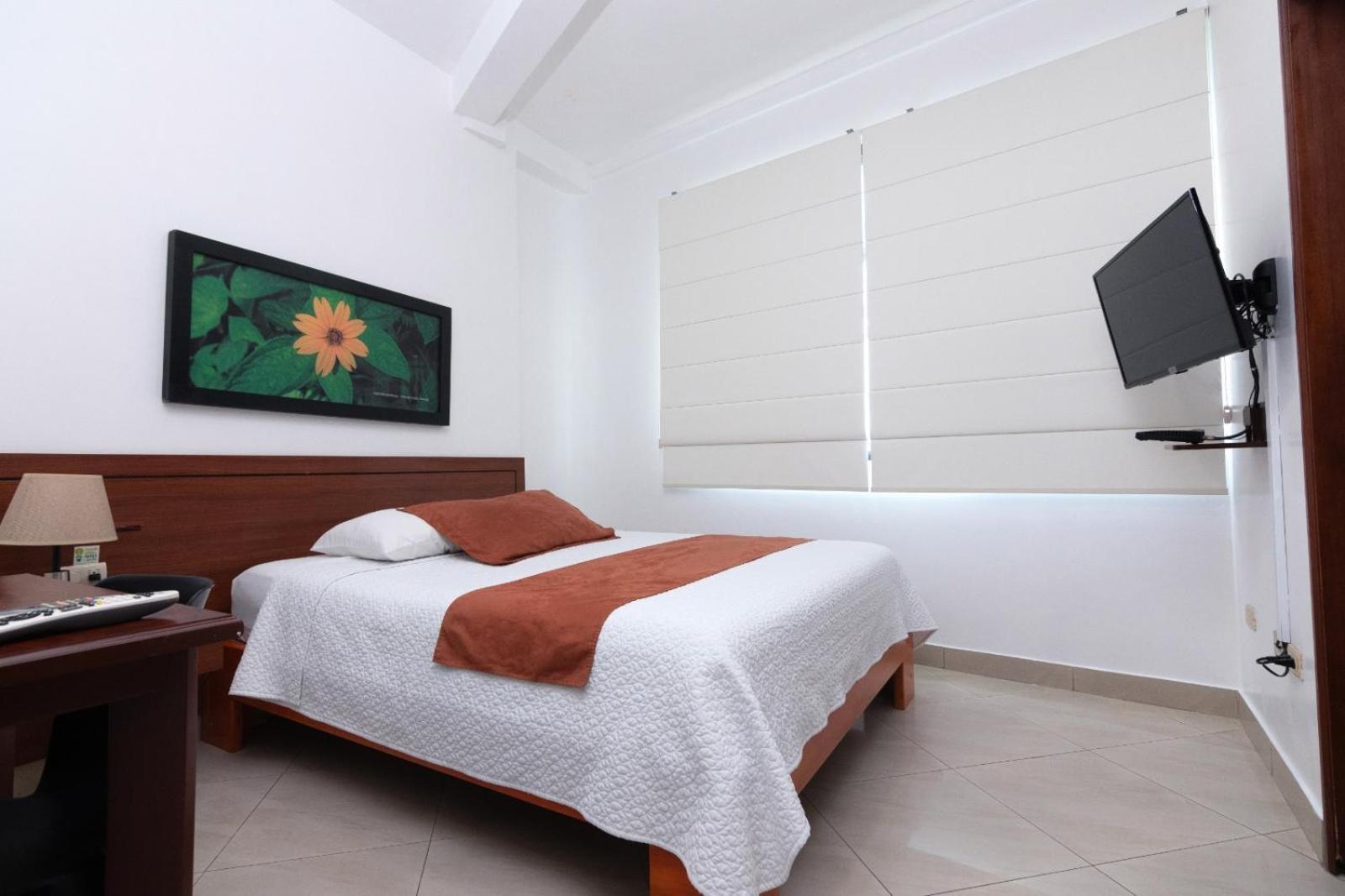 Hotel Castell - Cerca Del Aeropuerto กวายากิล ภายนอก รูปภาพ