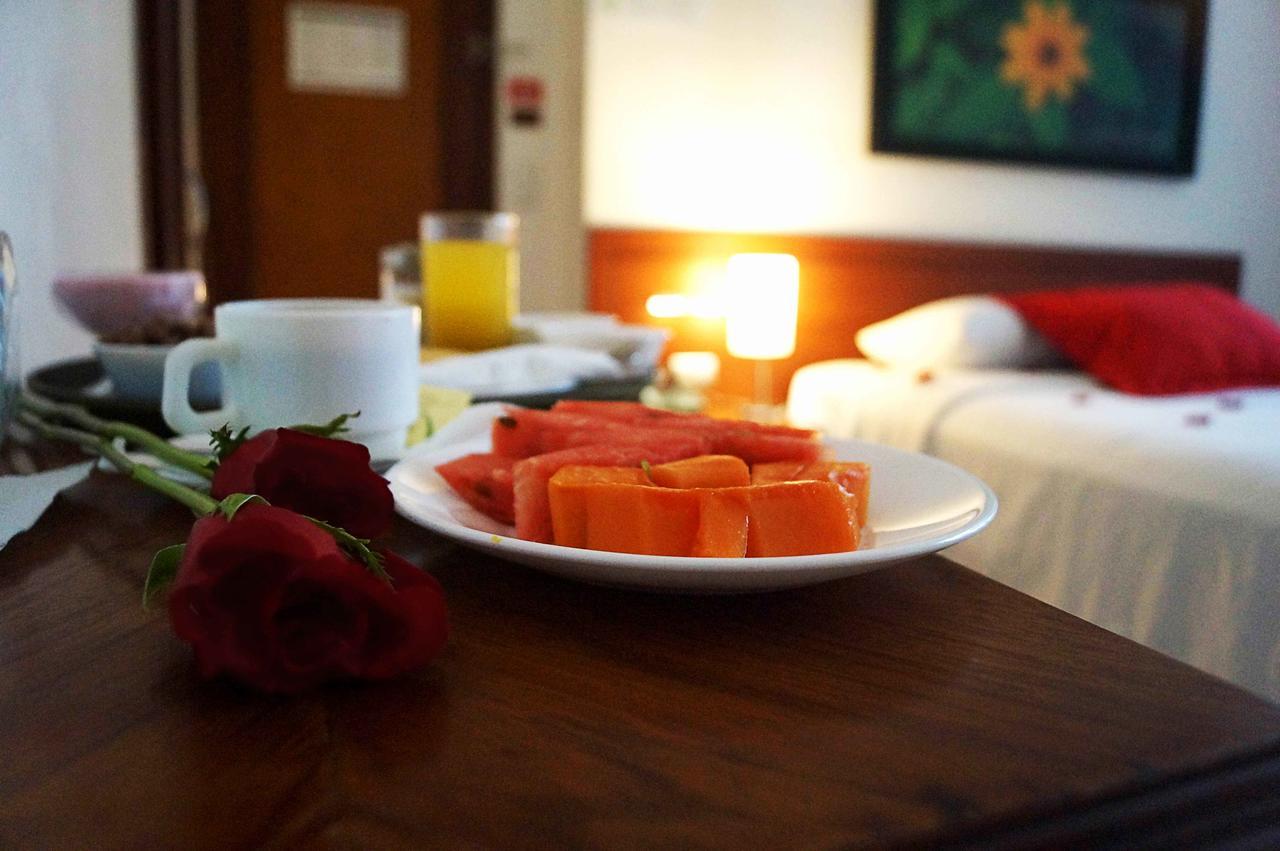 Hotel Castell - Cerca Del Aeropuerto กวายากิล ภายนอก รูปภาพ