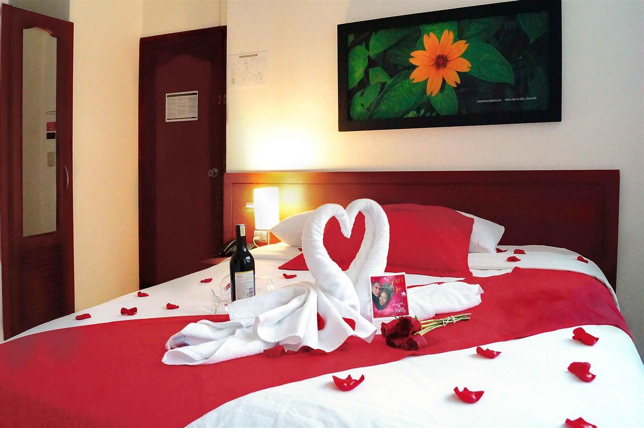 Hotel Castell - Cerca Del Aeropuerto กวายากิล ภายนอก รูปภาพ