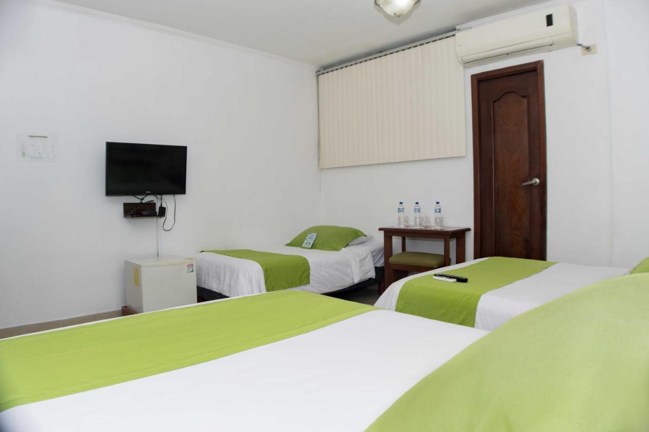 Hotel Castell - Cerca Del Aeropuerto กวายากิล ภายนอก รูปภาพ